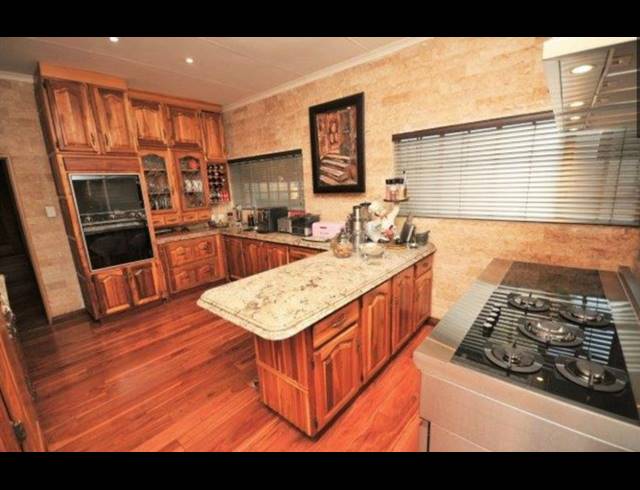 7 BEDROOM HOUSE SOLD IN ALBERANTE